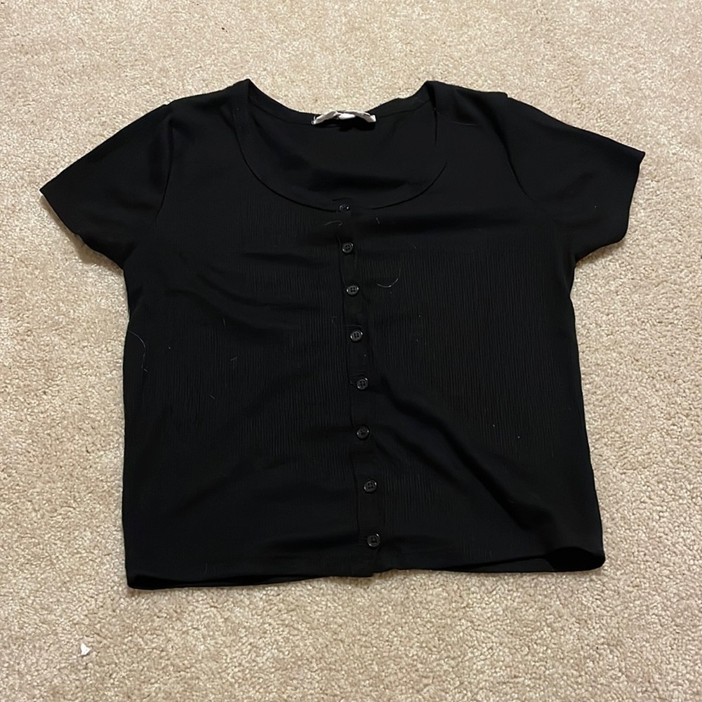 Cropped tshirt with buttons down the middle